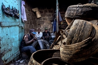 馬卡達雷內貧民窟中的橡膠再製業