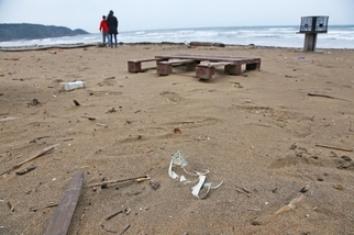 北部10個海灘出現廢棄口罩 立委質疑防疫缺口 海委會坦承尚未檢驗