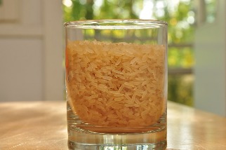 科學家在各國包裝米發現微塑膠 微波即食飯含量最高