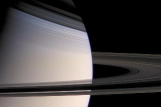 最新研究發現：土星的的核心竟是「濃湯狀」，而且比預料中巨大！