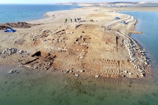 伊拉克連月大旱 水庫湖底現3400年前城市遺跡