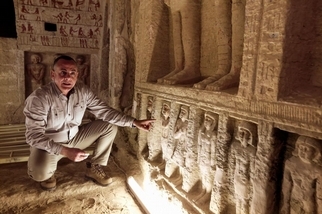 埃及發現4400年古墓，內部文物完好如初！