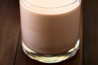 運動後，是否該來一杯香甜可口的巧克力牛奶？