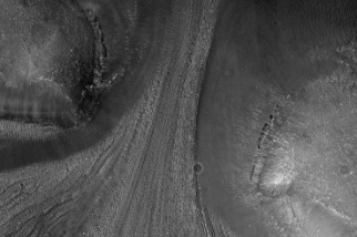 在火星上發現古代冰川移動時所留下的地質痕跡