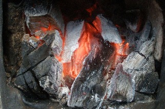 燃燒的木炭