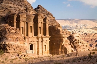 約旦古城佩特拉發現巨型遺跡
