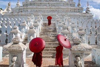 僧侶的紅傘