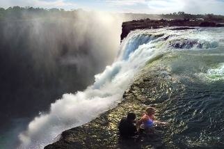 360度臨場體驗：飛越維多利亞瀑布與「魔鬼游泳池」