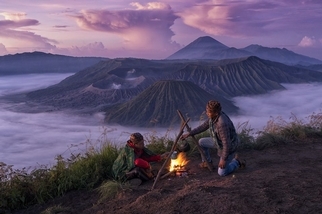 露營者與婆羅摩火山