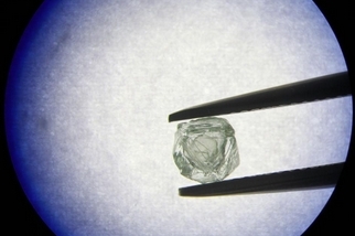 奇特的「俄羅斯娃娃」鑽石是怎麼形成的？