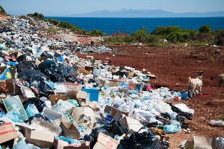 研究首度揭露 全球55%塑膠垃圾來自20家石化巨頭