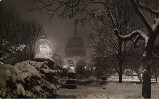 白雪皚皚的國會大廈