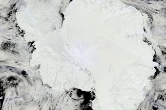 誰把南極洲的冰層變「厚」了？