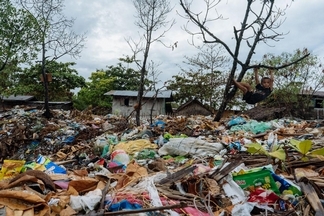「要塑膠還是要地球?」這些社區將廢棄漁網變成地毯
