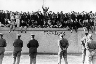 柏林圍牆為何築起──又是如何倒下