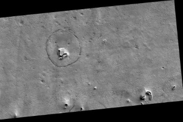 火星上有個熊臉隕石坑？