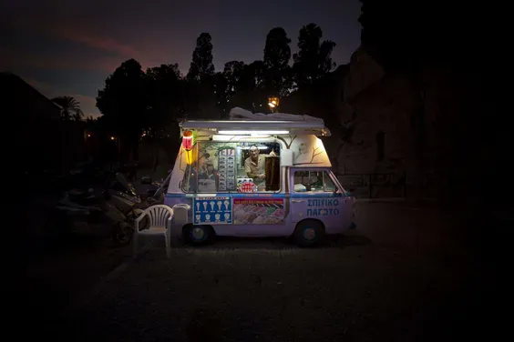 夜色中的冰淇淋車