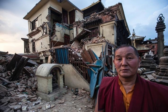 父子檔攝影師　聯手記錄尼泊爾殘破家園