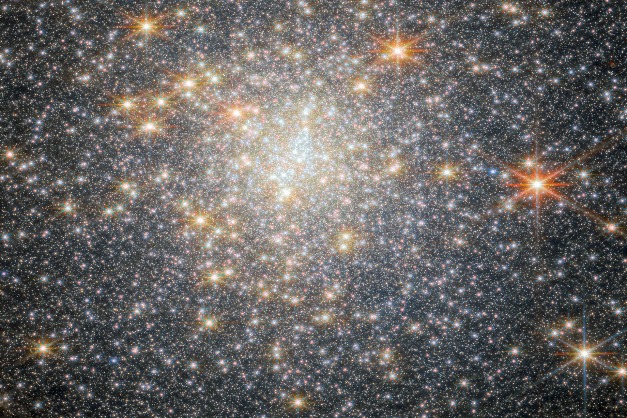 韋伯揭示球狀星團NGC 6440中氦和水豐度的變化