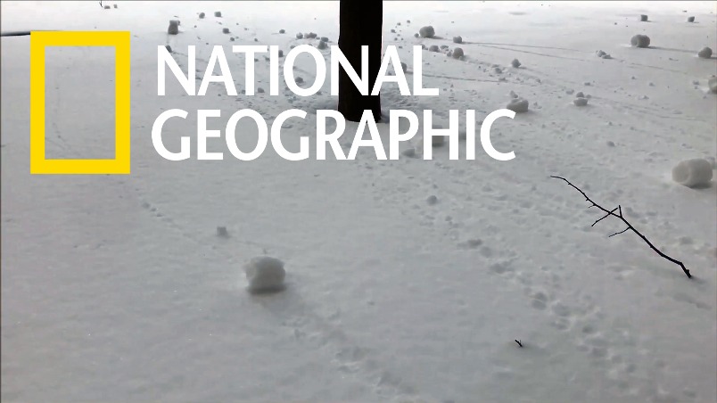 加拿大最高法院外的神奇「雪卷」現象