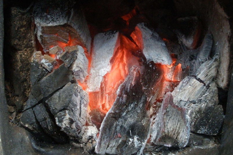 燃燒的木炭