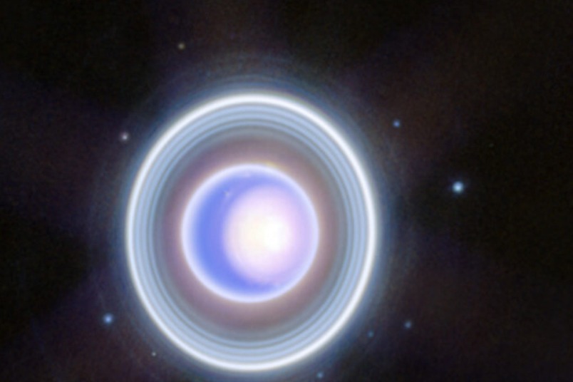伯捕捉到天王星、衛星及其神秘的環