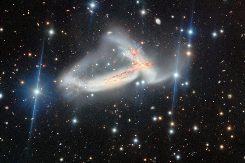 雙子座北望遠鏡捕捉交互作用星系NGC 7253壯麗影像