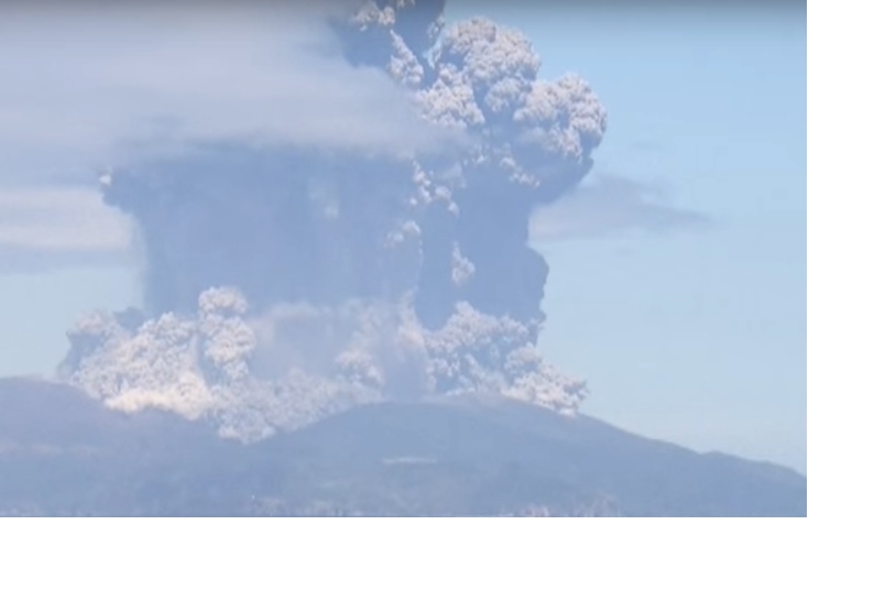 日本火山爆發影片：駭人的美